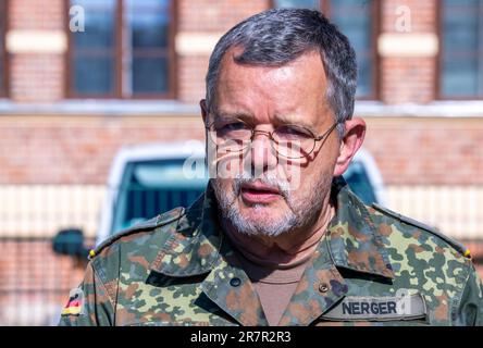 PRODUCTION - 13 juin 2023, Mecklembourg-Poméranie occidentale, Lübtheen: Général de brigade Uwe Nerger dirige le commandement régional de la Bundeswehr dans le Mecklembourg-Poméranie occidentale. Photo: Jens Büttner/dpa Banque D'Images