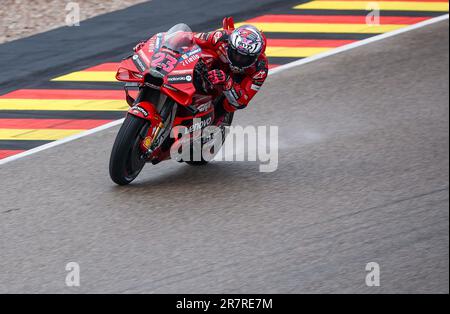 Hohenstein Ernstthal, Allemagne. 17th juin 2023. Motorsport/moto, Grand Prix d'Allemagne, 3rd pratique à la Sachsenring. ENEA Bastianini de l'Italie de l'équipe Ducati Lenovo se déplace autour de la piste. Credit: Jan Woitas/dpa/Alay Live News Banque D'Images