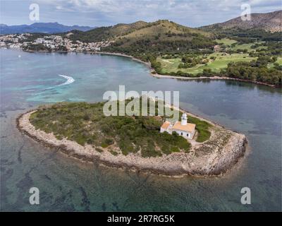 plage et île d'Alcanada, Club de Golf Alcanada, Alcudia, Majorque, Iles Baléares, Espagne Banque D'Images