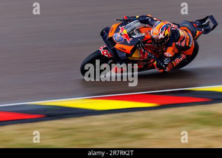 Sachsenring, Hohenstein-Ernstthal, Saxe, Allemagne. 17th juin 2023. 2023 MotoGP allemand, journée de qualification ; numéro 43 Jack Miller, pilote de l'usine Red Bull KTM, lors de la qualification au crédit MotoGP allemand : action plus Sports/Alay Live News Banque D'Images