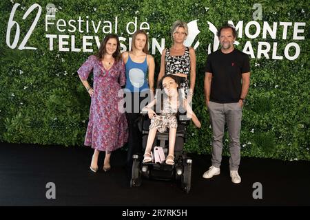 Monte Carlo, Monaco. 17th juin 2023. L'actrice française Josephine Drai, l'actrice française Chine Thybaud, la réalisatrice et scénariste française Fanny Riedberger, l'actrice française Ness Merad et l'actrice belge Stephane de Groodt assistent au Lycée Toulouse Lautrec Photocall lors du Festival de télévision de Monte Carlo 62nd sur 17 juin 2023 à Monte-Carlo, Monaco. Photo de David Niviere/ABACAPRESS.COM crédit: Abaca Press/Alay Live News Banque D'Images