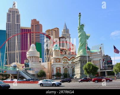 Faux gratte-ciel et copie de la Statue de la liberté au New York-New York Hotel and Casino Las Vegas Nevada USA Banque D'Images