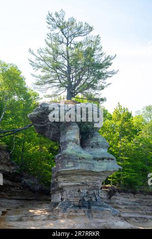 Photographie de Chapel Rock tout en explorant avec un kayak, Pictured Rocks National Lakeshore, Munising, Michigan, États-Unis. Banque D'Images