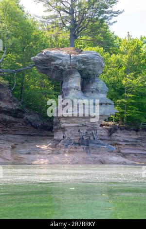 Photographie de Chapel Rock tout en explorant avec un kayak, Pictured Rocks National Lakeshore, Munising, Michigan, États-Unis. Banque D'Images