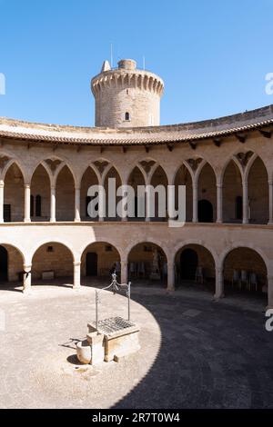 Vue intérieure sur le château de Bellver à Palma de Majorque - Espagne. Banque D'Images