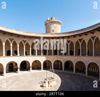 Vue intérieure sur le château de Bellver à Palma de Majorque - Espagne. Banque D'Images