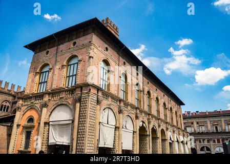 Vue sur le palais Podesta dans la ville nord de Bologne, Italie Banque D'Images