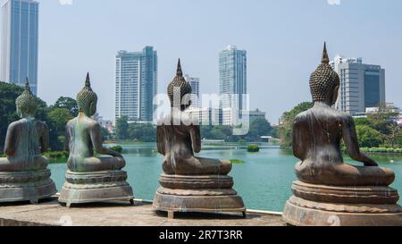 Le temple bouddhiste Gangarama Seema Malakaya à Colombo, Sri Lanka Banque D'Images