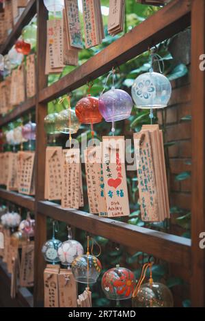 Décoration de carillon de vent japonais pour prier bonne chance Photo Stock  - Alamy