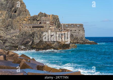 L'ancien terminal pour l'expédition de marchandises et de bananes, le Castillo del Mar. Aujourd'hui, un centre artistique et culturel abandonné à Vallehermoso sur les canaries Banque D'Images