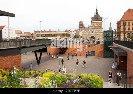 Forum Centre commercial cour publique dans le centre-ville de Gdasnk, Pomerania, Pologne, Europe, UE Banque D'Images