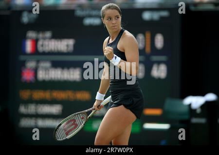 Jodie Burrage, en Grande-Bretagne, fête sa victoire lors de son match contre Alize Cornet, en France, lors du sixième jour de l'Open 2023 de Rothesay au Nottingham tennis Center. Date de la photo: Samedi 17 juin 2023. Banque D'Images