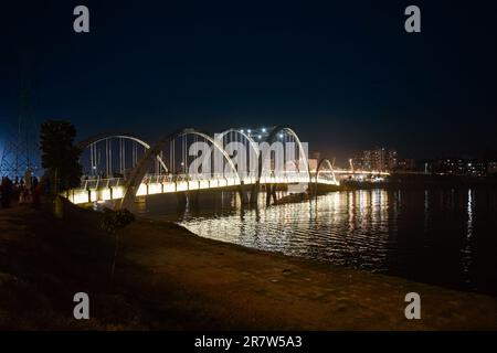 Hatirjheel est un lac à Dhaka. Hatirjheel est relié à de nombreuses régions de la ville de Dhaka. Aujourd'hui, Hatirjheel est le meilleur site touristique de Dhaka. Banque D'Images