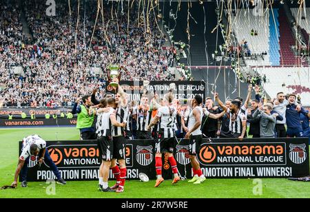 Promotion Grimsby Celebrate lors du match final de la Vanarama National League entre Grimsby Town FC et Solihull Moors au stade de Londres, Banque D'Images