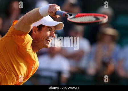 17th juin 2023; Nottingham tennis Centre, Nottingham, Angleterre: Rothesay Nottingham Open, jour 6; Andy Murray dessert Nuno Borges Banque D'Images