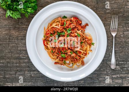 Thon au piment avec pâtes linguine Banque D'Images