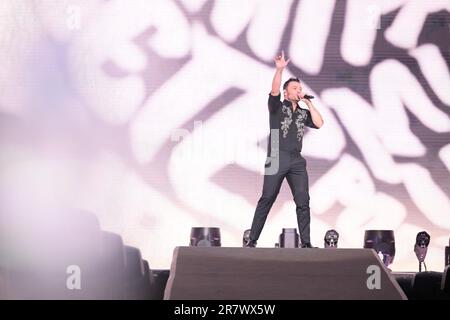 Milan, Italie. 17th juin 2023. Le chanteur italien Tiziano Ferro chante pendant le concert de 'Tiziano Ferro TZN 2023 tour', au stade San Siro, Milan, Lombardie, Italie, 17/06/23 Credit: Live Media Publishing Group/Alay Live News Banque D'Images