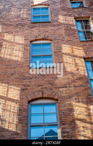 Mur de brique dans l'ancien paysage industriel de Bolton. Bolton est une ville industrielle en Suède. Banque D'Images