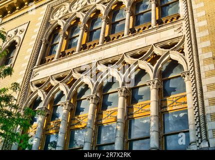 Colonnes corinthiennes au-dessus des fenêtres du théâtre Burts à Toledo, Ohio, également connu sous le nom de Peppermint Club Banque D'Images