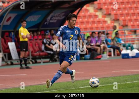 Bangkok, Thaïlande. 17th juin 2023. MATSUMOTO HARUTO possession du ballon, pendant le match de la coupe d'Asie de l'AFC U-17 du groupe D entre le Japon et l'Ouzbékistan au stade national Rajamangala à Bangkok, en Thaïlande, sur 17 juin 2023. (Photo de Teera Noisakran/Pacific Press) Credit: Pacific Press Media production Corp./Alay Live News Banque D'Images