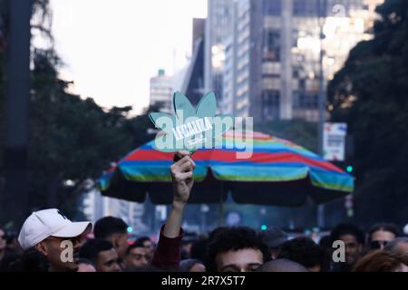 Édition 15th de la Marche de la marijuana avec le thème "anti-Prohibitionnisme pour une affaire de classe - réparation pour la nécessité" ce samedi, le 17th, sur l'Avenida Paulista, région centrale de São Paulo. Credit: Brésil photo Press/Alamy Live News Banque D'Images