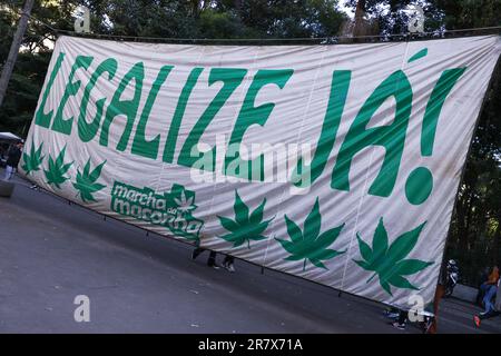 Édition 15th de la Marche de la marijuana avec le thème "anti-Prohibitionnisme pour une affaire de classe - réparation pour la nécessité" ce samedi, le 17th, sur l'Avenida Paulista, région centrale de São Paulo. Credit: Brésil photo Press/Alamy Live News Banque D'Images