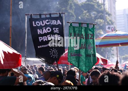 Édition 15th de la Marche de la marijuana avec le thème "anti-Prohibitionnisme pour une affaire de classe - réparation pour la nécessité" ce samedi, le 17th, sur l'Avenida Paulista, région centrale de São Paulo. Credit: Brésil photo Press/Alamy Live News Banque D'Images