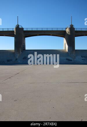 Barrage de Sepulveda dans la vallée de San Fernando dans le comté de Los Angeles, Californie. Banque D'Images