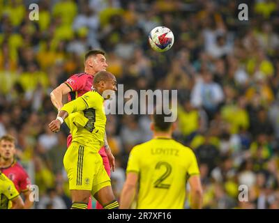 17 juin 2023: Nashville SC avant Teal Bunbury (12) dirige le ballon pendant la première moitié d'un match MLS entre St. Louis City SC et Nashville SC à Geodis Park à Nashville TN Steve Roberts/CSM Banque D'Images