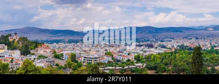 Vue sur les quartiers de Plaka et Monastiraki et le mont Lycabette depuis l'Acropole Banque D'Images