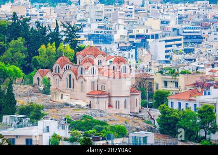 Vue sur les quartiers de Plaka et Monastiraki et le mont Lycabette depuis l'Acropole Banque D'Images