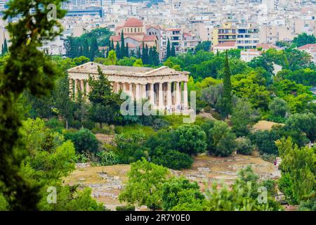 Vue sur les quartiers de Plaka et Monastiraki et le mont Lycabette depuis l'Acropole Banque D'Images