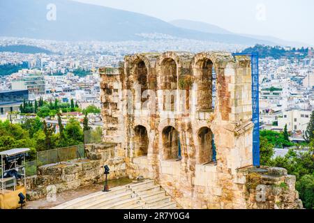 Vue sur les quartiers de Plaka et Monastiraki et le mont Lycabette depuis l'Acropole Banque D'Images