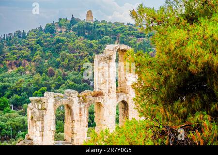 Vue sur les quartiers de Plaka et Monastiraki et le mont Lycabette depuis l'Acropole Banque D'Images