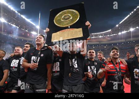 Saint Denis, France. 18th juin 2023. Julien Mattia/le Pictorium - les 14 meilleurs matches de rugby entre le Stade Toulousain et le Stade Rocelais - 18/6/2023 - France/Seine Saint Denis/Saint-Denis - Stade Toulousain les joueurs célèbrent la victoire à la fin de la finale du Top 14 entre le Stade Toulousain et le Stade Rocelais, au Stade de France, À Paris, le 17 juin 2023. Credit: LE PICTORIUM / Alamy Live News Banque D'Images