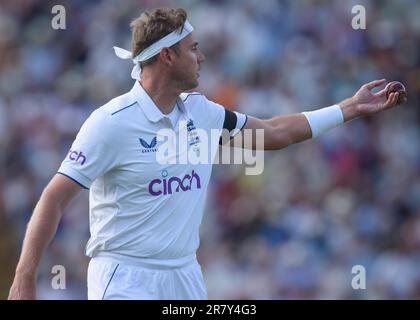 Edgbaston Cricket Stadium, Birmingham, Royaume-Uni. 16 juin 2023 à 1100hrs. England Men v Australia Men in the Ashes Cricket Test Match Day 1. Stuart Broad (Angleterre) - Bowler. Photo : Mark Dunn/Alay, Banque D'Images