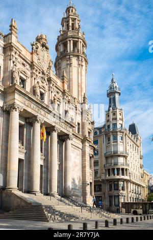 Le bureau de poste principal de la Ciutat Vella et de Barcelone, l'Edifici central de Correus i Telegrafs, à proximité de la rue principale via Laietana dans le Banque D'Images