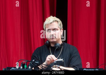 Barcelone, Catalogne, Espagne. 17 juin 2023. Concert à Sónar by Day - SonarVillage by Estrella Damm. Nick León(CO / US), entre la rédaction du succès de l'été 2022 "Xtasis" et la production de "Motomami" de Rosalía, l'américain-colombien est passé d'un jeune producteur de rap à devenir l'un des plus puissants de la musique de club latine. Credit: Cisco Pelay / Alay Live News Sonar Festival. Sondeur sur 17 juin 2023. Barcelone Banque D'Images