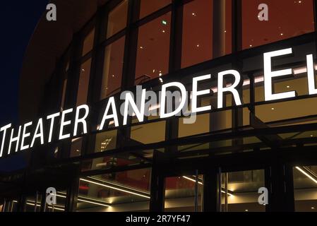 Entrée au théâtre musical de l'Elbe sur le port de Hambourg. Il y a deux théâtres musicaux juste en face de la rue Pauli Banque D'Images