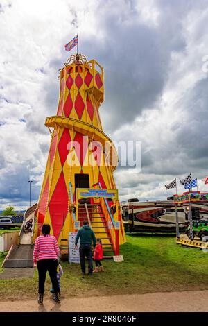 Une attraction de squelettes aux couleurs vives à l'Abbey Hill Steam Rally, Yeovil, Somerset, Angleterre, Royaume-Uni Banque D'Images