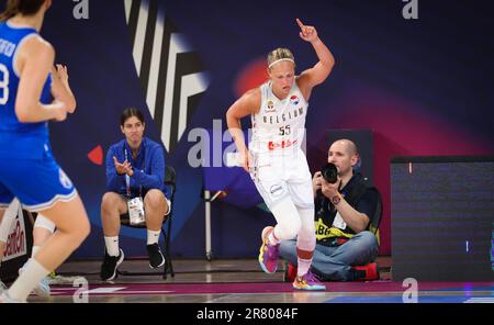 Julie Allemand, de Belgique, célèbre lors d'un match de basket-ball entre l'équipe nationale belge de paniers féminins « les chats belges » et l'Italie à tel Aviv, Israël, le dimanche 18 juin 2023, troisième match de la phase de groupe des Championnats d'Europe FIBA Women Eurobasket 2023 en Israël et en Slovénie. BELGA PHOTO VIRGINIE LEFOUR Banque D'Images