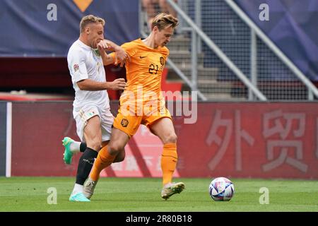 Enschede, pays-Bas. 18th juin 2023. Davide Frattesi (Italie) et Frenkie de Jong (pays-Bas) lors du match de troisième place - pays-Bas contre Italie, football UEFA Nations League match à Enschede, pays-Bas, 18 juin 2023 Credit: Independent photo Agency/Alay Live News Banque D'Images