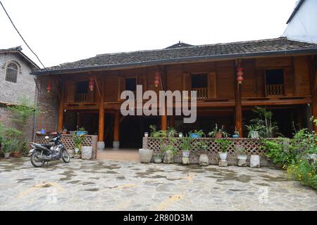 Vieille rue dans la ville antique de Dong Van. Ha Giang, Vietnam. 越南旅游, वियतनाम पर्यटन, 베트남 관광, ベトナム観光, ឌូលីច វៀតណាម Banque D'Images