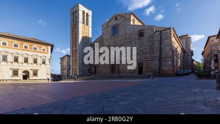 Montepulciano, province de Sienne, Toscane, Italie. Le Duomo ou la cathédrale de la Piazza Grande. La Cattedrale dell'Assunta a été construite pendant l'an 16th Banque D'Images