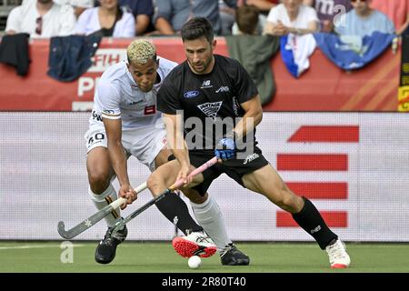 Anvers, Belgique. 18th juin 2023. Nelson Onana en Belgique et Kane Russell en Nouvelle-Zélande photographiés en action lors d'un match de hockey entre l'équipe nationale belge des Red Lions et la Nouvelle-Zélande, dimanche 18 juin 2023 à Anvers, match 6/12 à l'étape de groupe de la Ligue Pro FIH 2023 pour hommes. BELGA PHOTO DIRK WAEM crédit: Belga News Agency/Alay Live News Banque D'Images