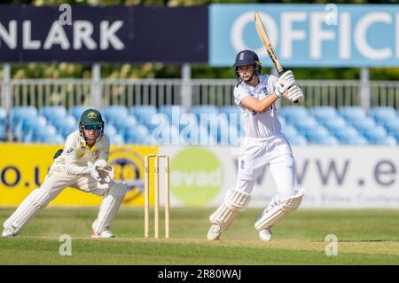 Amy Jones battant pour l'Angleterre contre l'Australie A dans un match d'échauffement de 3 jours avant la série de tests de cendres Banque D'Images