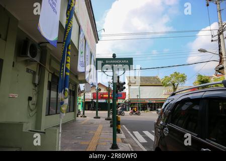 Panneau de nom de rue Bhayangkara. Près de malioboro, Yogyakarta, Indonésie. 20 mars 2023 Banque D'Images