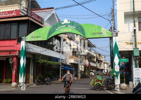 Yogyakarta, Indonésie - 20 mars 2023 : porte de la zone touristique de Pajeksan à Malioboro. Banque D'Images