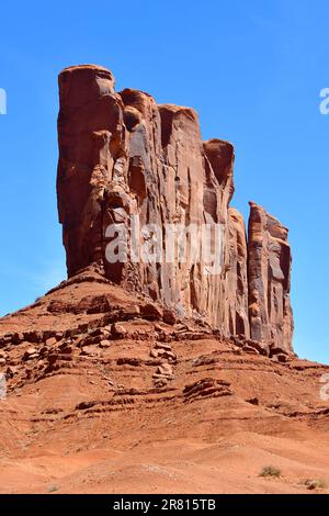 Camel Butte, Monument Valley, Tsé Biiʼ Ndzisgaii, Réserve de la nation Navajo, États-Unis, Amérique du Nord Banque D'Images