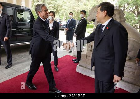 ÉTATS-UNIS Le secrétaire d'État Blinken rencontre le ministre chinois des Affaires étrangères, M. Qin Gang, dimanche à 18 juin 2023, à Pékin. Blinken, dont le voyage du 2023 février a été reporté à la suite de la révélation d'un présumé ballon d'espionnage chinois survolant l'espace aérien américain, est le premier secrétaire d'État américain à se rendre en Chine en cinq ans. Photo aux États-Unis Département d'État/UPI crédit: UPI/Alay Live News Banque D'Images